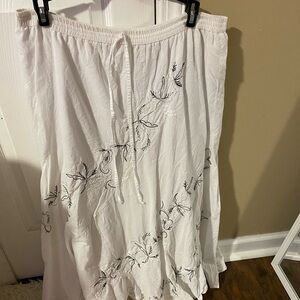 Maxi white skirt
